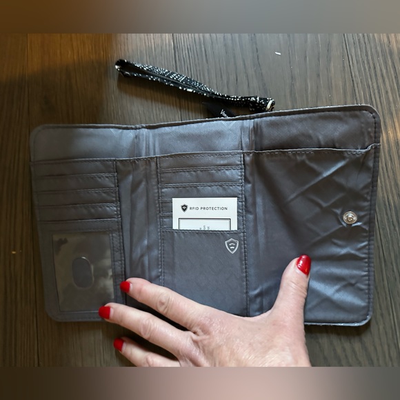 ❤️AMAZING DEAL❤️ Vera Bradley RFID Smartphone Wristlet NWT - Picture 8 of 8